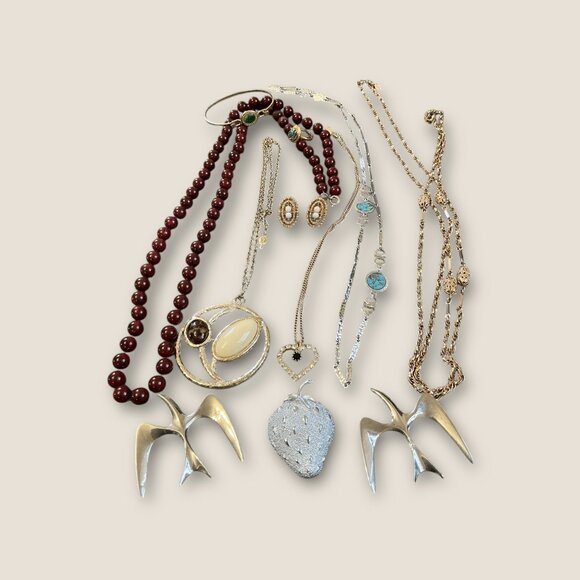 Sarah Coventry Vintage Estate Jewelry Bulk Lot Of 11 Pieces Including Necklaces - Picture 2 of 8